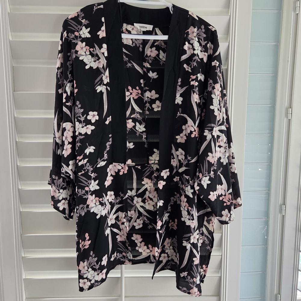 Hashttag Chic Floral Kimono Blouse in Black and Pink Size Small Lounge Breezy‎